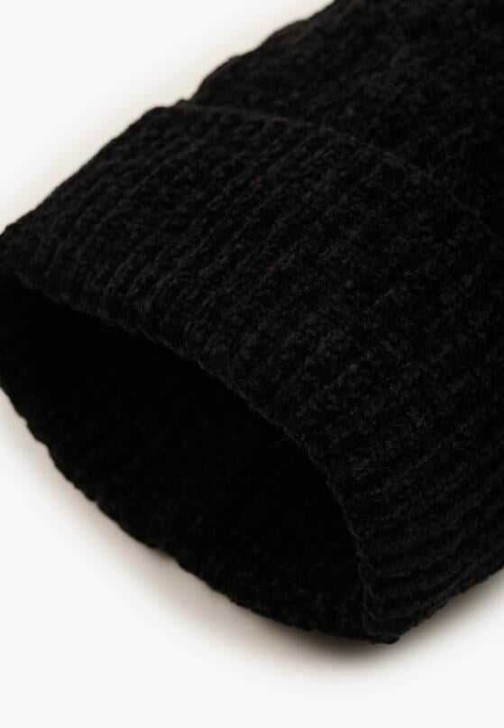 Czarna Czapka z Pomponem Zdobiona Warkoczowym Splotem Emmirae 2