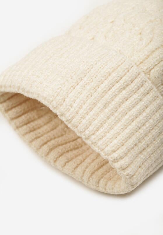 Beżowa Czapka z Pomponem Zdobiona Warkoczowym Splotem Emmirae 2