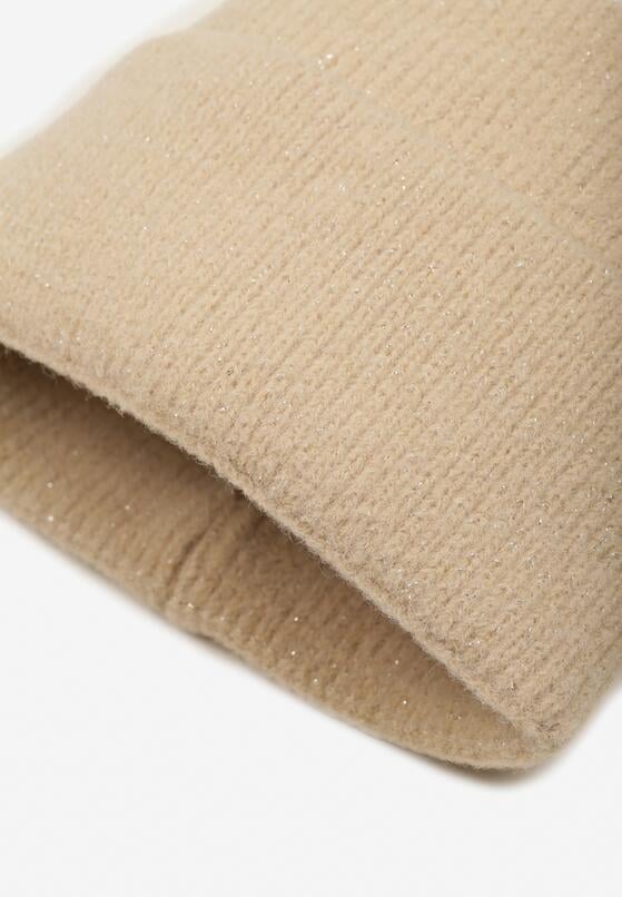 Beżowa Czapka Ozdobiona Wywinięciem i Metaliczną Nicią Temirina 2