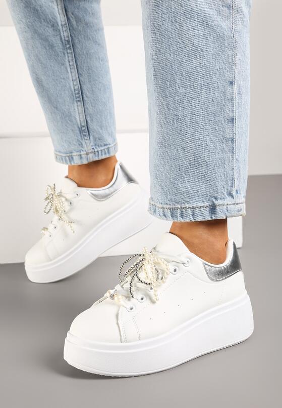 Biało-Srebrne Sneakersy na Grubej Podeszwie Ozdobione Perełkami na Sznurówkach Sellira 1