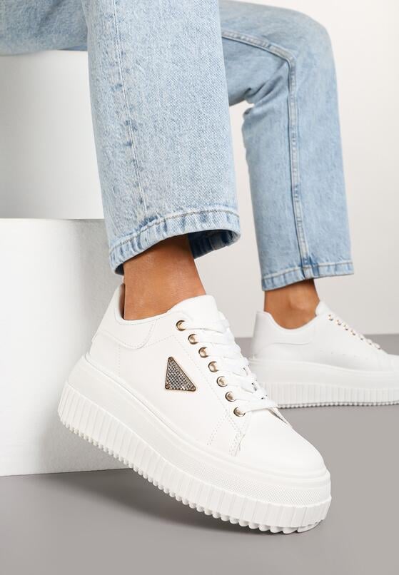 Białe Sneakersy na Grubej Podeszwie z Tłoczeniami i Ozdobną Aplikacją Danioris 1