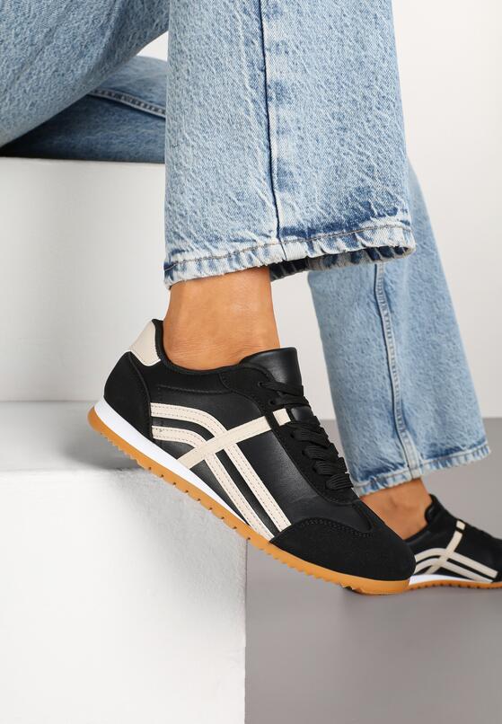 Czarne Sneakersy w Stylu Kultowych Tenisówek z Ozdobnymi Przeszyciami Vellexia 2