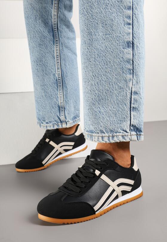 Czarne Sneakersy w Stylu Kultowych Tenisówek z Ozdobnymi Przeszyciami Vellexia 3
