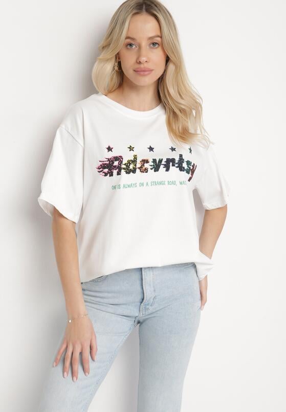 Biały Oversizowy T-shirt z Napisem z Przodu i Gwiazdami na Plecach Ilanlith 4