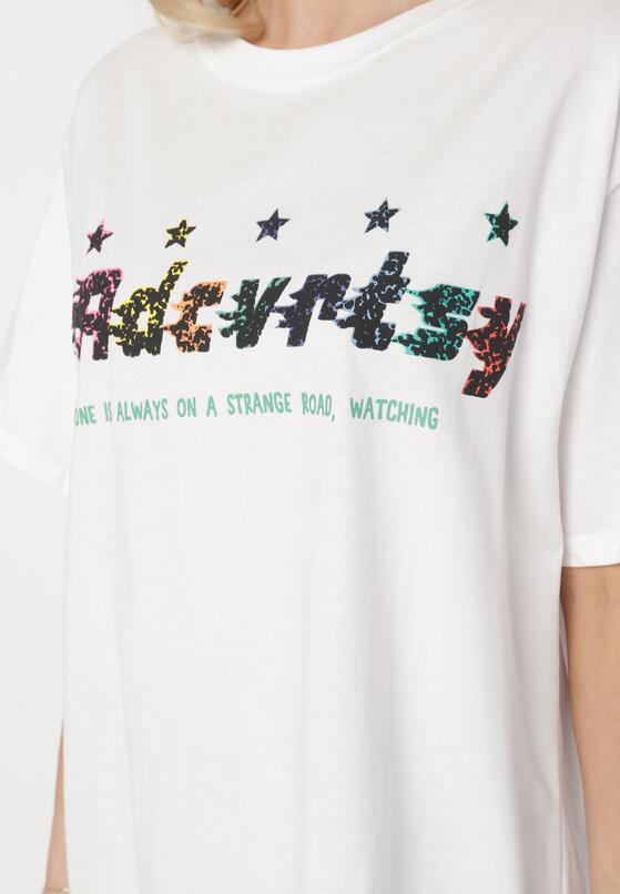 Biały Oversizowy T-shirt z Napisem z Przodu i Gwiazdami na Plecach Ilanlith 5