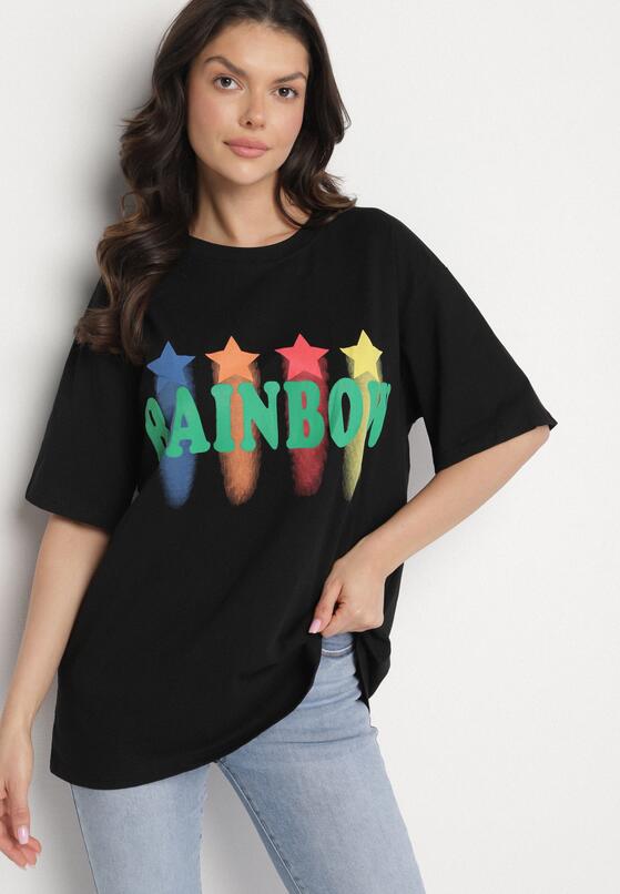 Czarny T-shirt Oversize z Kolorowym Napisem i Gwiazdkami Iloviela 2