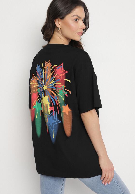 Czarny T-shirt Oversize z Kolorowym Napisem i Gwiazdkami Iloviela 3