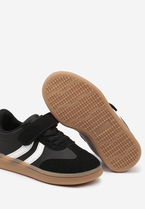 Czarne Buty Sportowe z Paskami na Boku i Zapięciem na Rzep Wenoria 3
