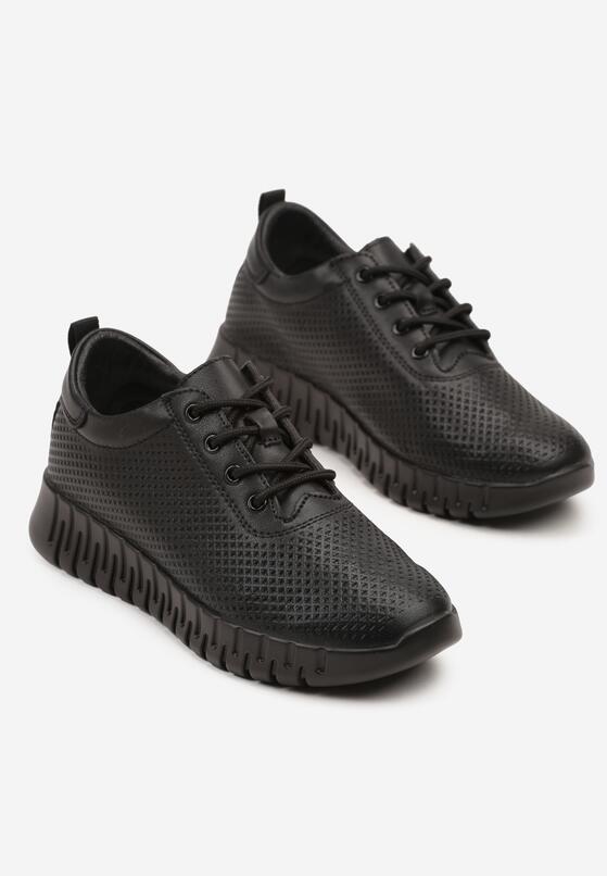 Czarne Skórzane Sneakersy z Ozdobną Perforacją i Tłoczoną Podeszwą Setalira 5