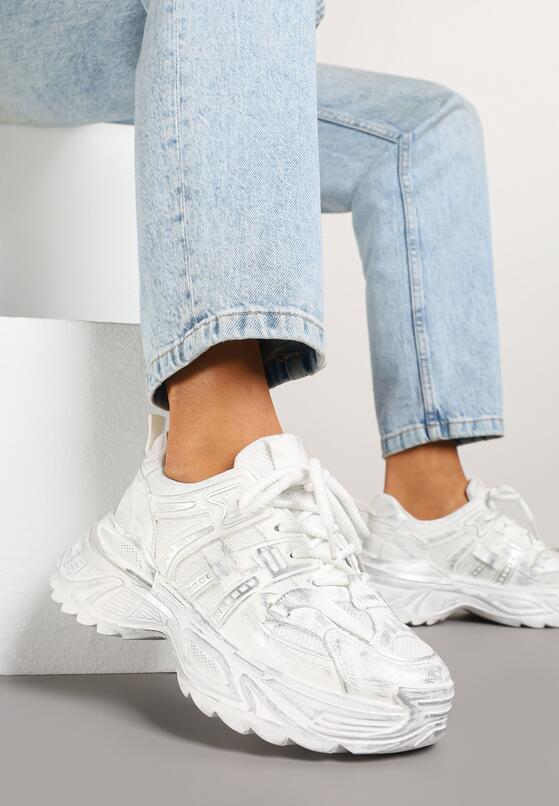 Białe Sneakersy na Grubej Podeszwie Ozdobione Tłoczeniem Viarllis 1
