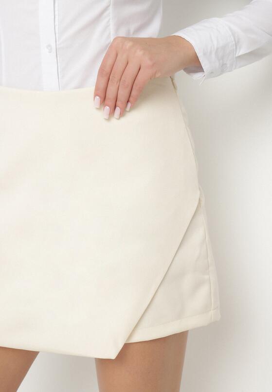 Pantaloni scurți Bej deschis 5
