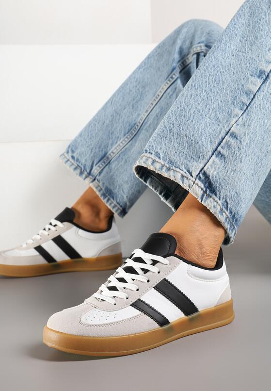 Biało-Czarne Sneakersy Typu Kultowe Tenisówki z Ozdobnymi Przeszyciami Selfia 2