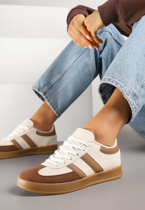 Beżowo-Białe Sneakersy Typu Kultowe Tenisówki z Ozdobnymi Przeszyciami Selfia 2