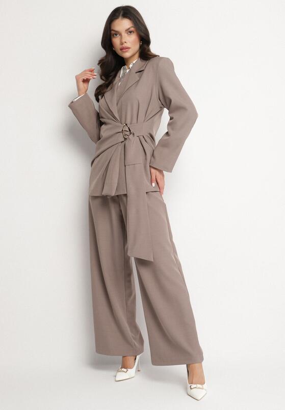 Costum Bej 1
