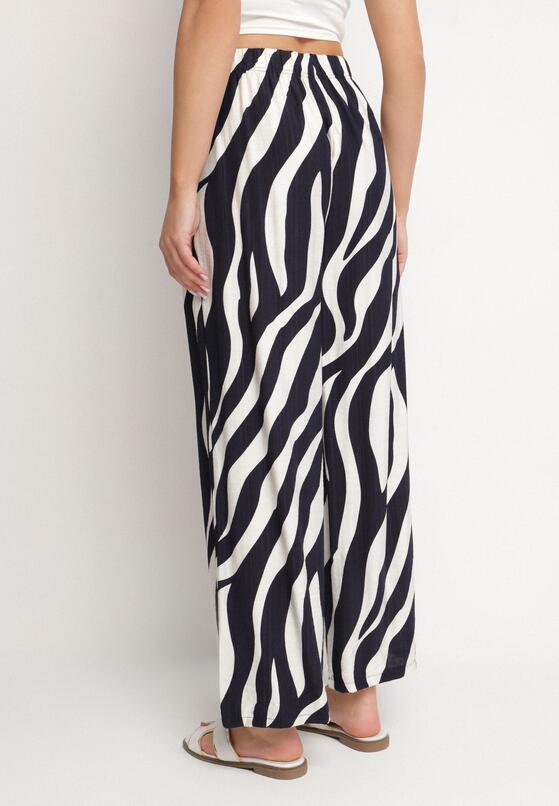 Pantaloni Alb cu bleumarin 3