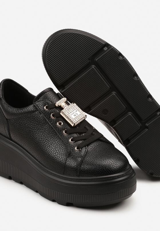Czarne Skórzane Sneakersy na Grubej Podeszwie z Metaliczną Ozdobą Falenna 6