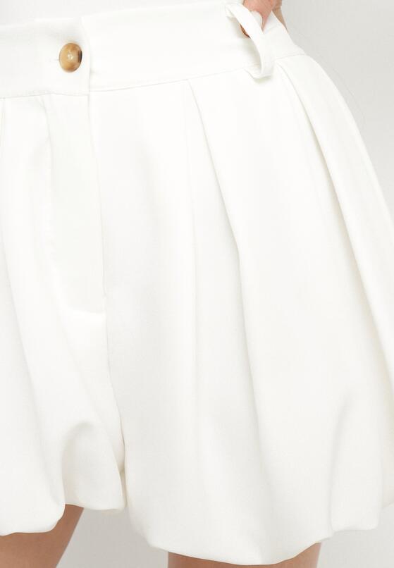 Pantaloni scurți Bej deschis 5
