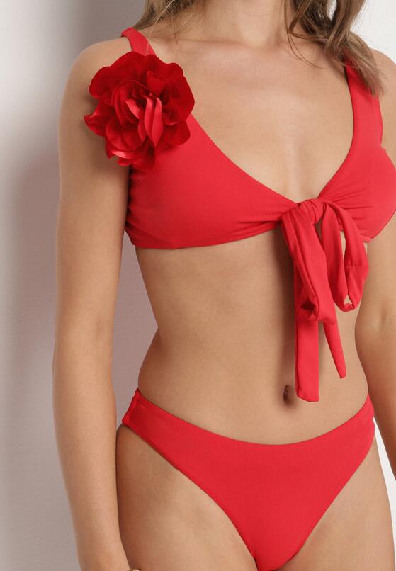 Czerwone Bikini Biustonosz z Odpinanym Kwiatem 3D Majtki Typu Figi i Siateczkowe Pareo Folane 4