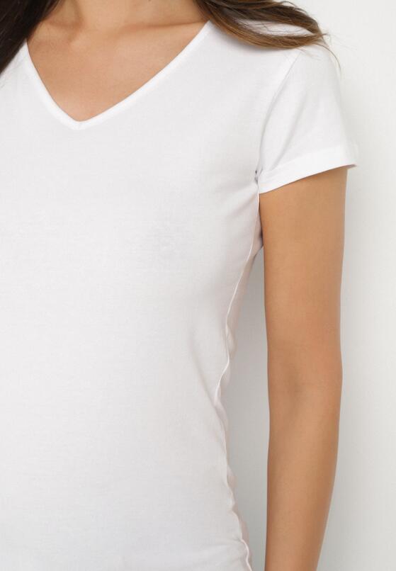Biały T-shirt z Bawełny o Prostym Kroju z Dekoltem w Serek Fevireena 5