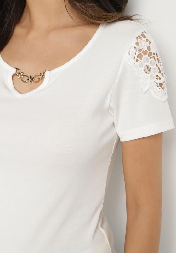 Biały Bawełniany T-shirt z Łańcuszkiem i Koronką Liraveira 5