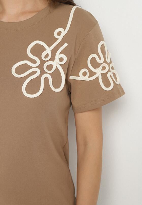 Jasnobrązowy T-shirt z Kwiatowymi Aplikacjami Tilenna 5