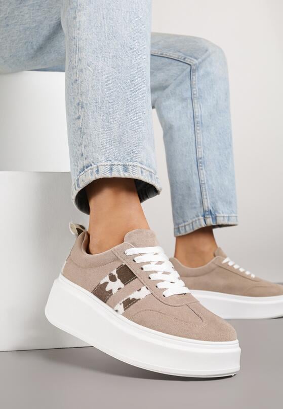 Ciemnobeżowe Sneakersy Kultowe Tenisówki na Platformie z Koturnem i Paskami Ozdobionymi Wzorem w Łaty Elisara 1