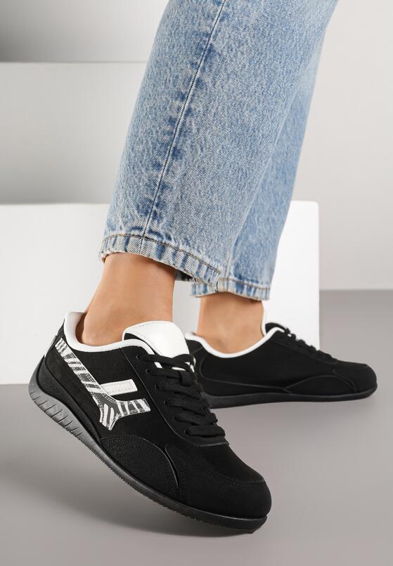 Czarne Sneakersy Ozdobione Geometrycznym Wzorem w Zeberkę Arulia 2
