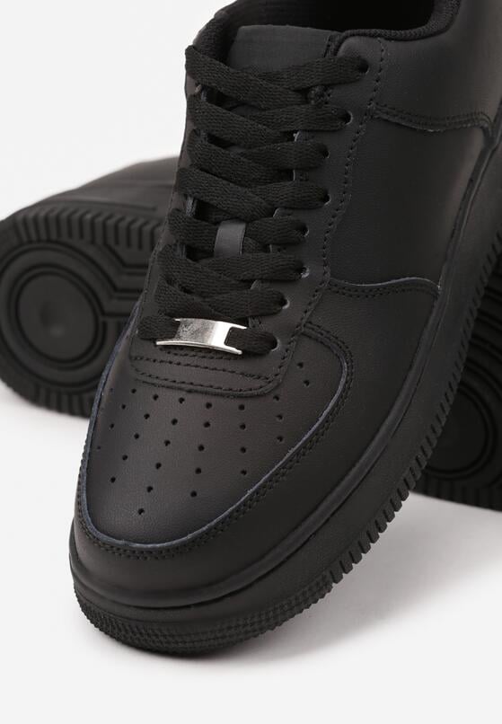 Czarne Skórzane Sneakersy Ozdobione Perforacją Rilurea 6