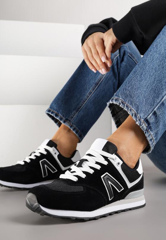 Czarno-Białe Sneakersy z Geometrycznym Wzorem Rilanea 2