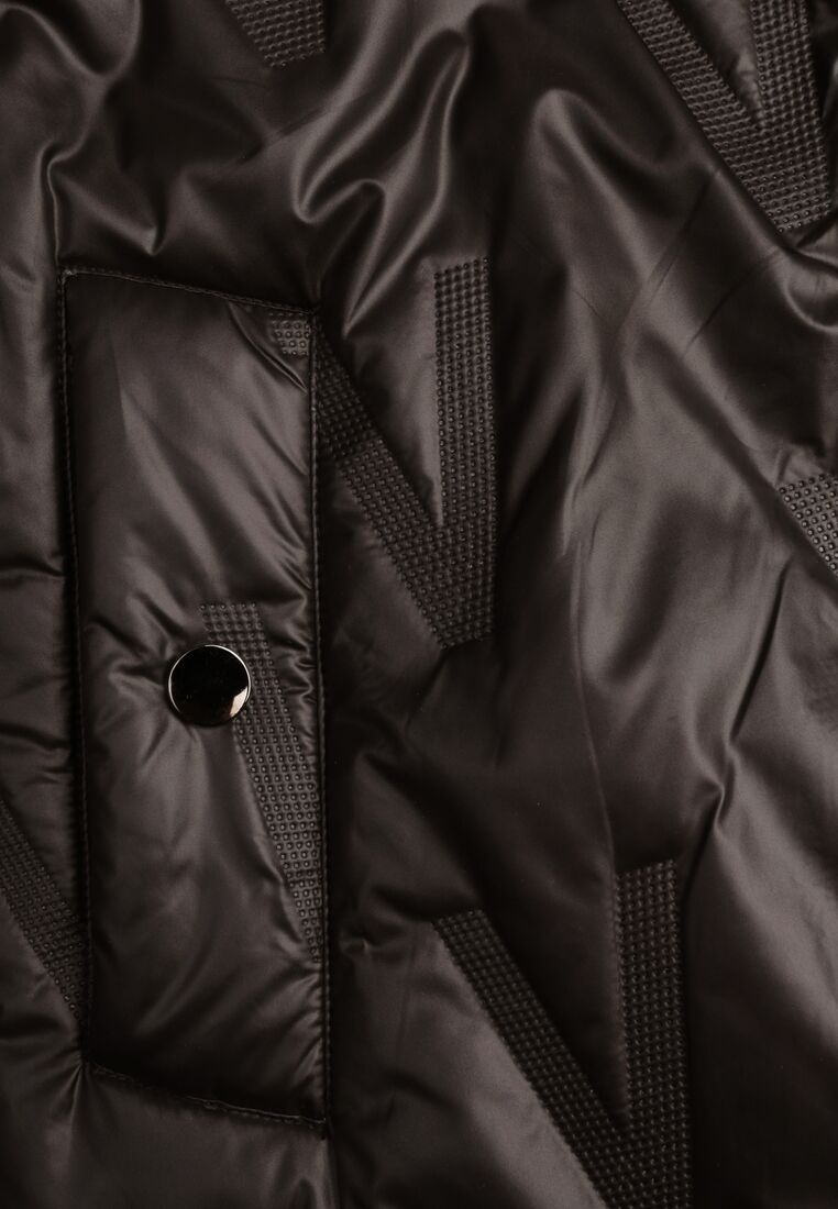 Czarna Kurtka z Pikowanymi Przeszyciami Kapturem i Wiązanym Paskiem Erlexie 8