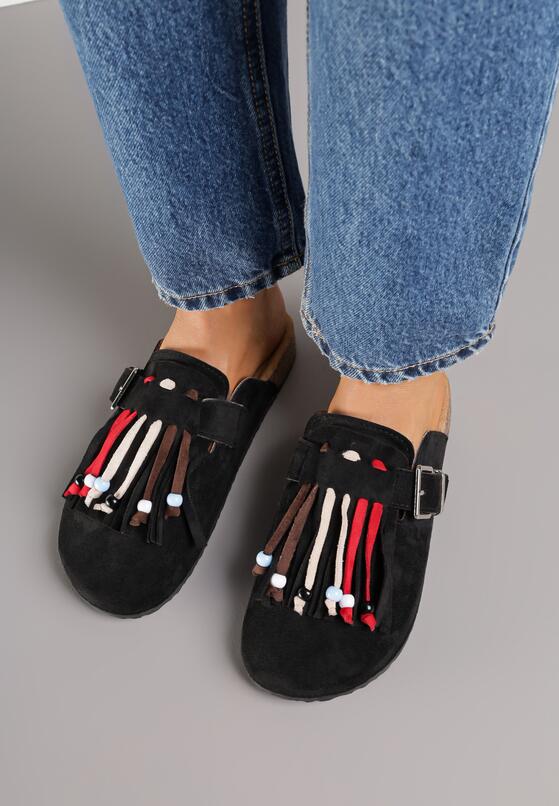 Czarne Klapki Mule w Stylu Boho z Ozdobnymi Frędzlami Varre 3