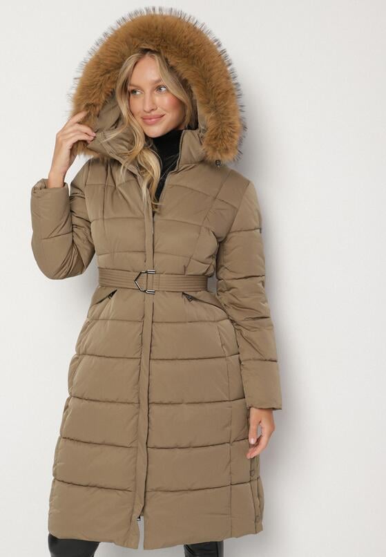 Ciemnobeżowa Długa Kurtka Pikowana z Kapturem z Futerkiem i Paskiem w Talii Avesiia 1