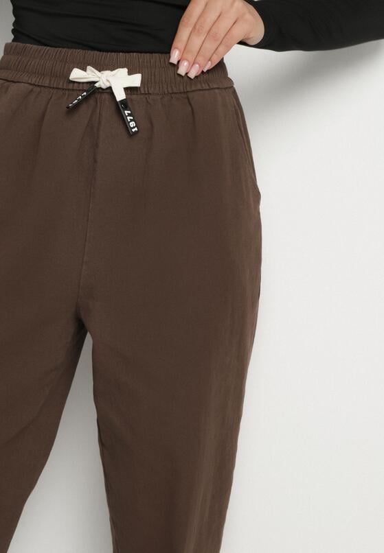 Brązowe Spodnie Bawełniane w Stylu Mom Fit ze Sznurkiem  Adenelle 5