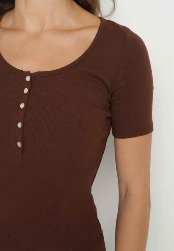 Brązowy Prążkowany T-shirt z Bawełny Ozdobiony Guzikami Tasavia 5