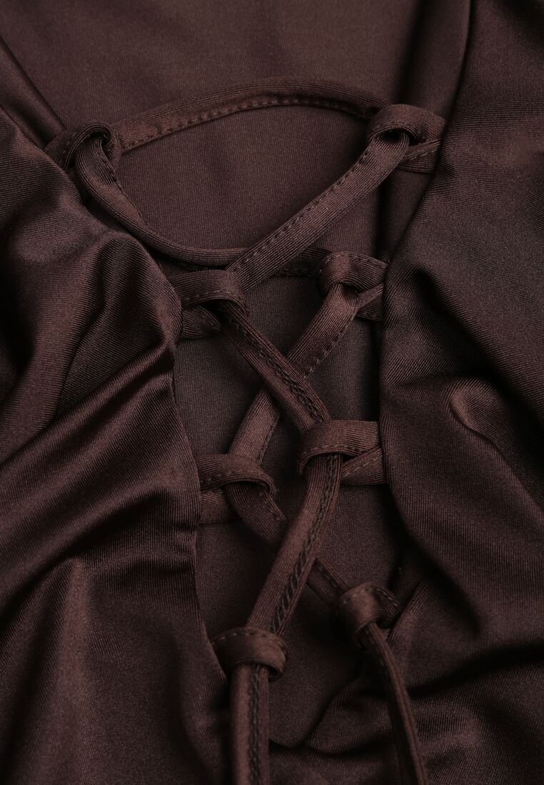 Brązowa Taliowana Sukienka Zdobiona Falbankami Tiraneda 8