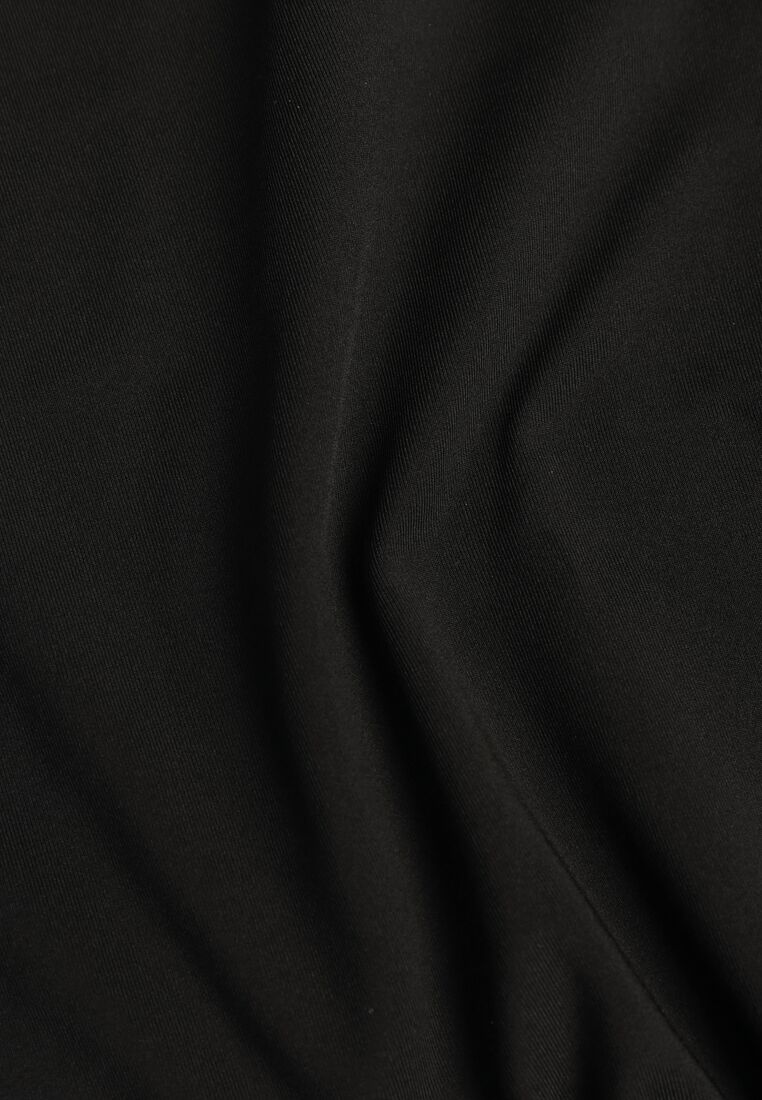 Czarna Taliowana Sukienka Koktajlowa z Wiskozą i Półgolfem Zozelira 8