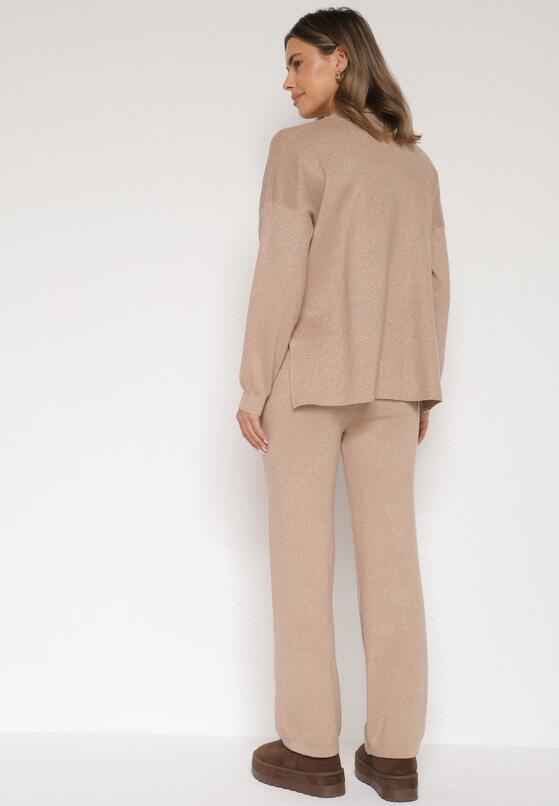 Beżowy Komplet z Wiskozą Ozdobiony Metaliczną Nicią Sweter z Półgolfem i Szerokie Spodnie Aresina 3