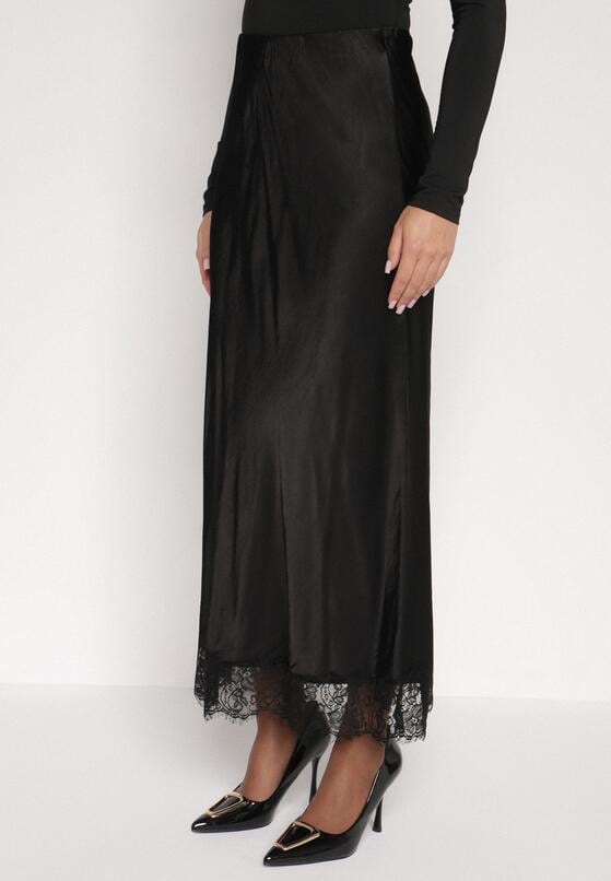 Czarna Satynowa Spódnica z Wiskozy Ozdobiona Koronką Fedare 2