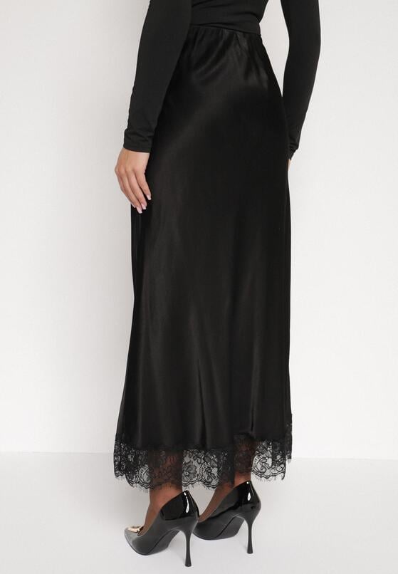 Czarna Satynowa Spódnica z Wiskozy Ozdobiona Koronką Fedare 3