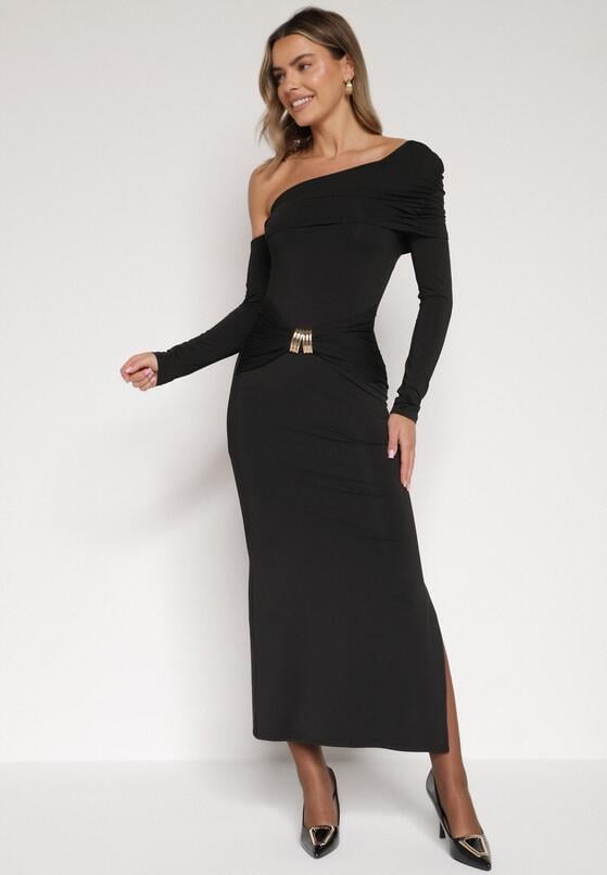 Czarna Sukienka z Wiskozą Wywiniętym Dekoltem Marszczeniem i Metaliczną Ozdobą Reillea 1