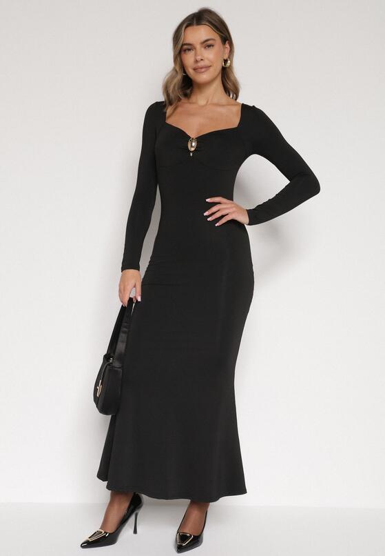 Czarna Koktajlowa Sukienka z Wiskozą Ozdobiona Metalową Klamrą Refira 2