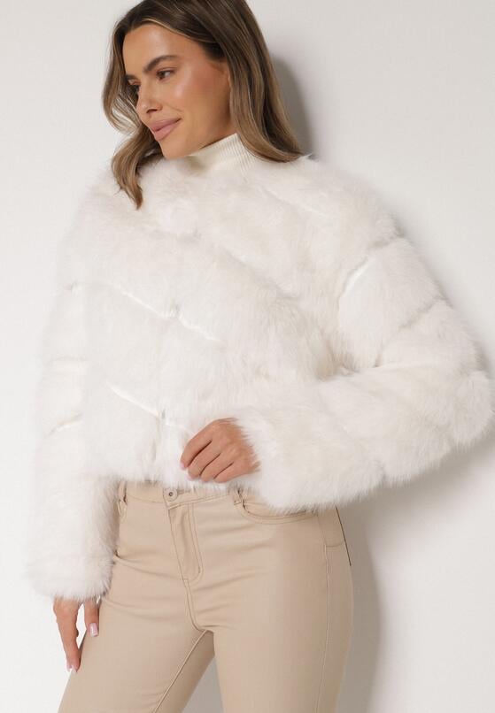 Biała Krótka Kurtka z Futerkiem na Haftki Loreinda 1