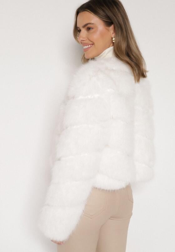 Biała Krótka Kurtka z Futerkiem na Haftki Loreinda 3