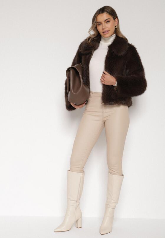 Brązowa Kurtka Futerko o Prostym Kroju z Zapięciem na Suwak Tusiviela 2