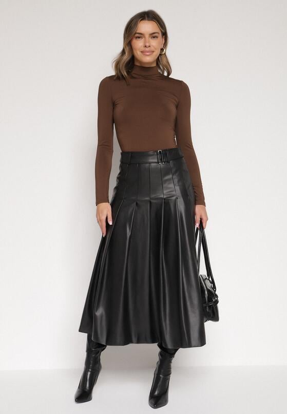 Czarna Rozkloszowana Spódnica z Imitacji Skóry Zdobiona Plisami Tusbella 2