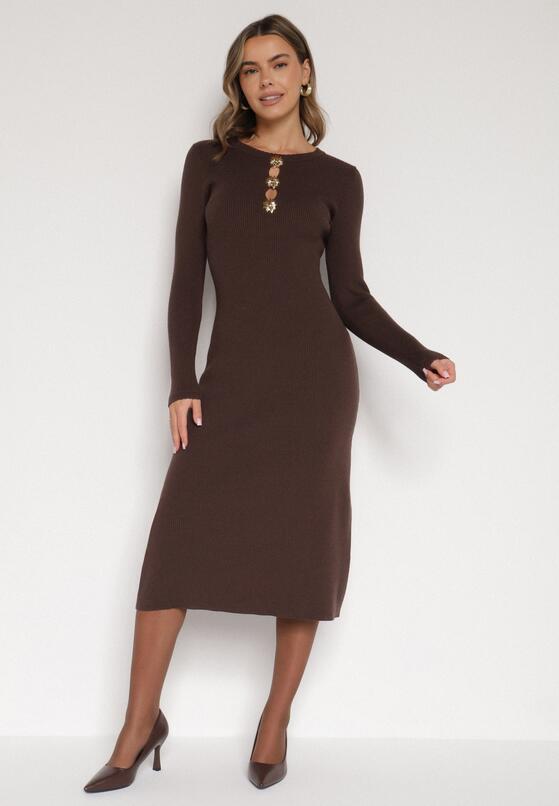 Brązowa Dopasowana Sukienka z Prążkowanej Dzianiny z Wiskozą z Aplikacjami Tusmana 1