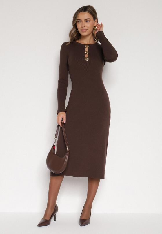 Brązowa Dopasowana Sukienka z Prążkowanej Dzianiny z Wiskozą z Aplikacjami Tusmana 2