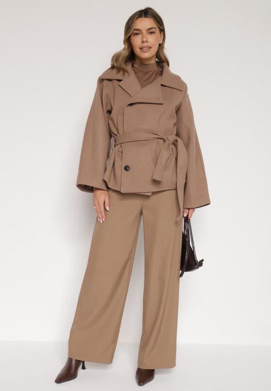 Beżowy Krótki Płaszcz z Wiskozą o Pudełkowym Kroju z Wiązanym Paskiem i Kołnierzem Tusilia 2