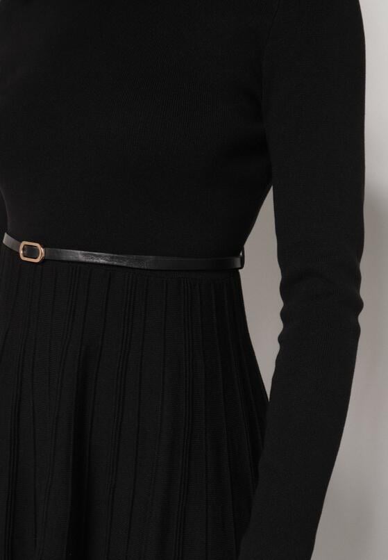 Czarna Rozkloszowana Sukienka z Dzianiny z Wiskozą z Długim Rękawem i Paskiem Tusmina 5