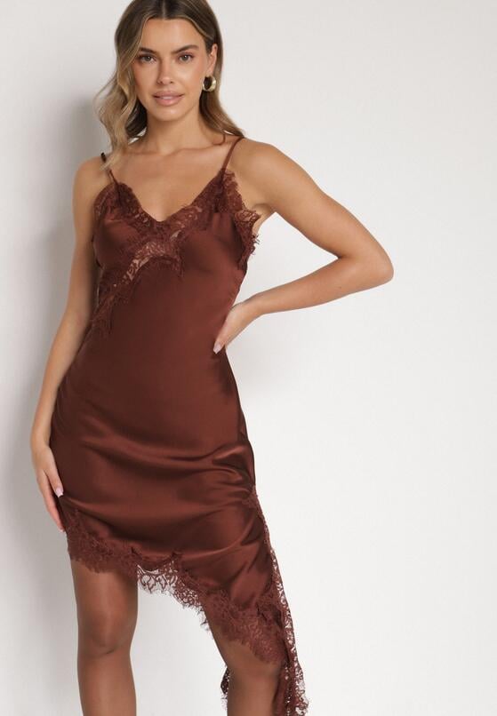 Brązowa Asymetryczna Sukienka z Satyny Ozdobiona Koronką Monivea 1